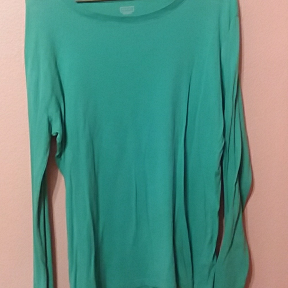 Green long sleeve tee